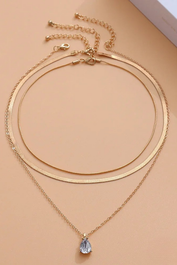 Schicht-Halskette mit goldfarbener Zirkonia-Anhänger