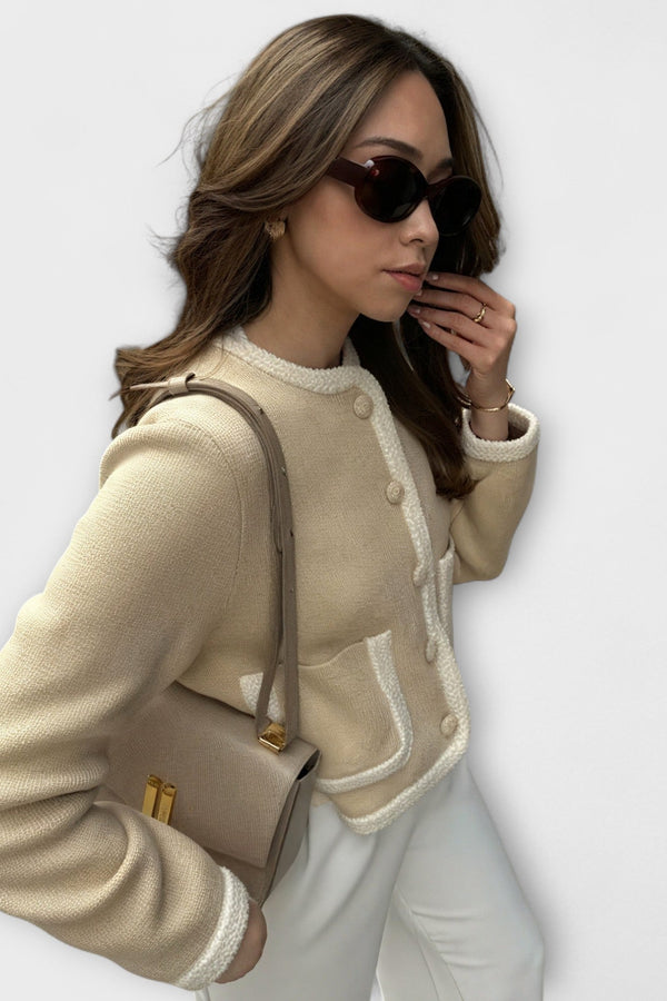 Klassische Strickjacke mit Ziertaschen