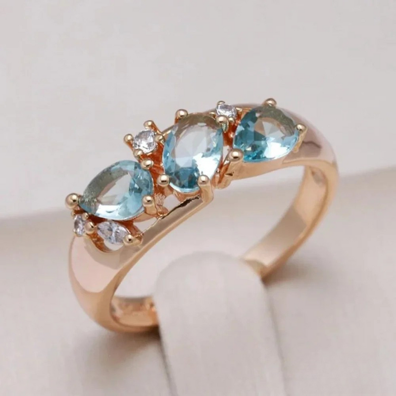 Goldring mit blauen Zirkonia