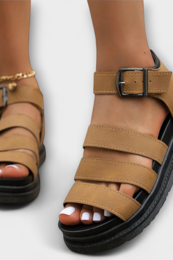 Renee – Sandalen mit mehreren Riemen und Schnalle