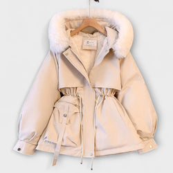 Bela - Elegante Winterjacke Brévine mit Pelzkragen